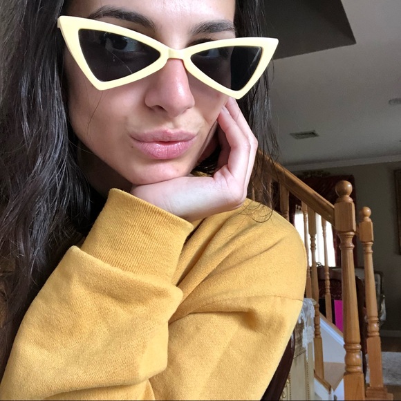 Butterfly Frame Retro Festival Sunglasses - Picture 2 of 5